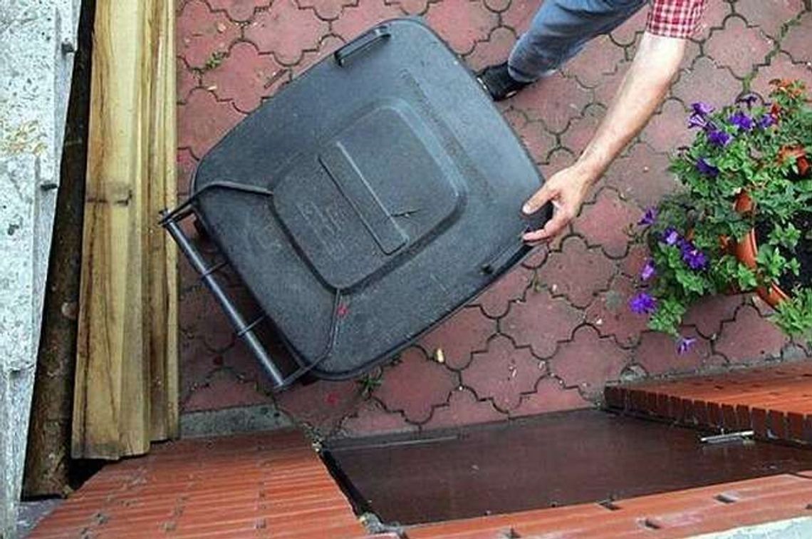 Zamieszanie z kodami kreskowymi na śmieciach. Mieszkańcy będą karani?