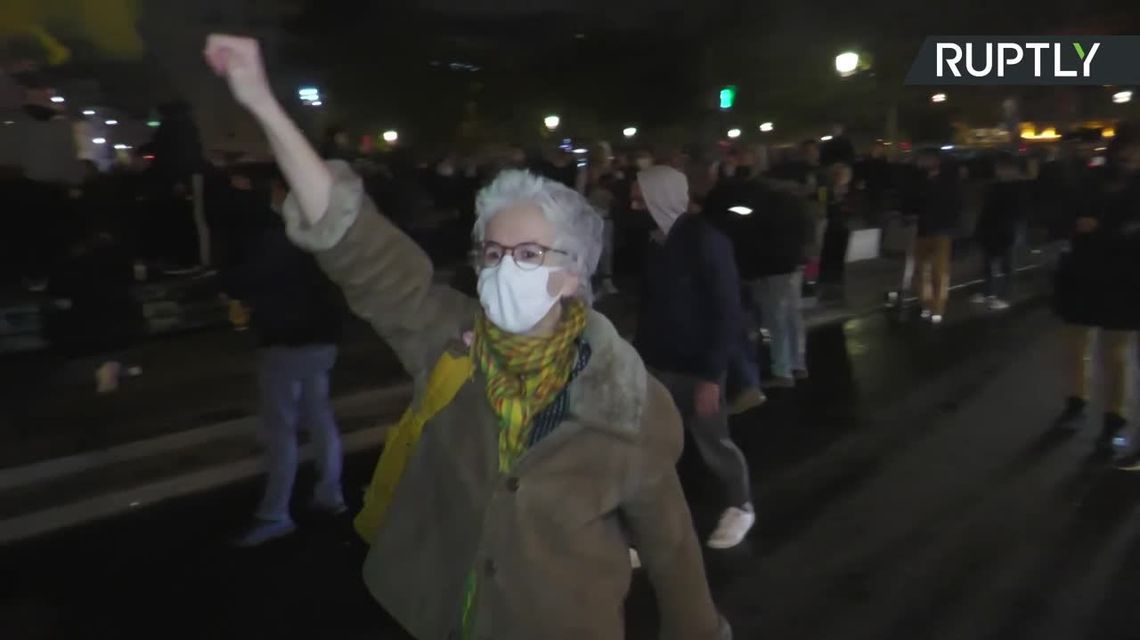 Zamieszki na ulicach Paryża. Protesty przeciwko ogólnokrajowemu lockdownowi