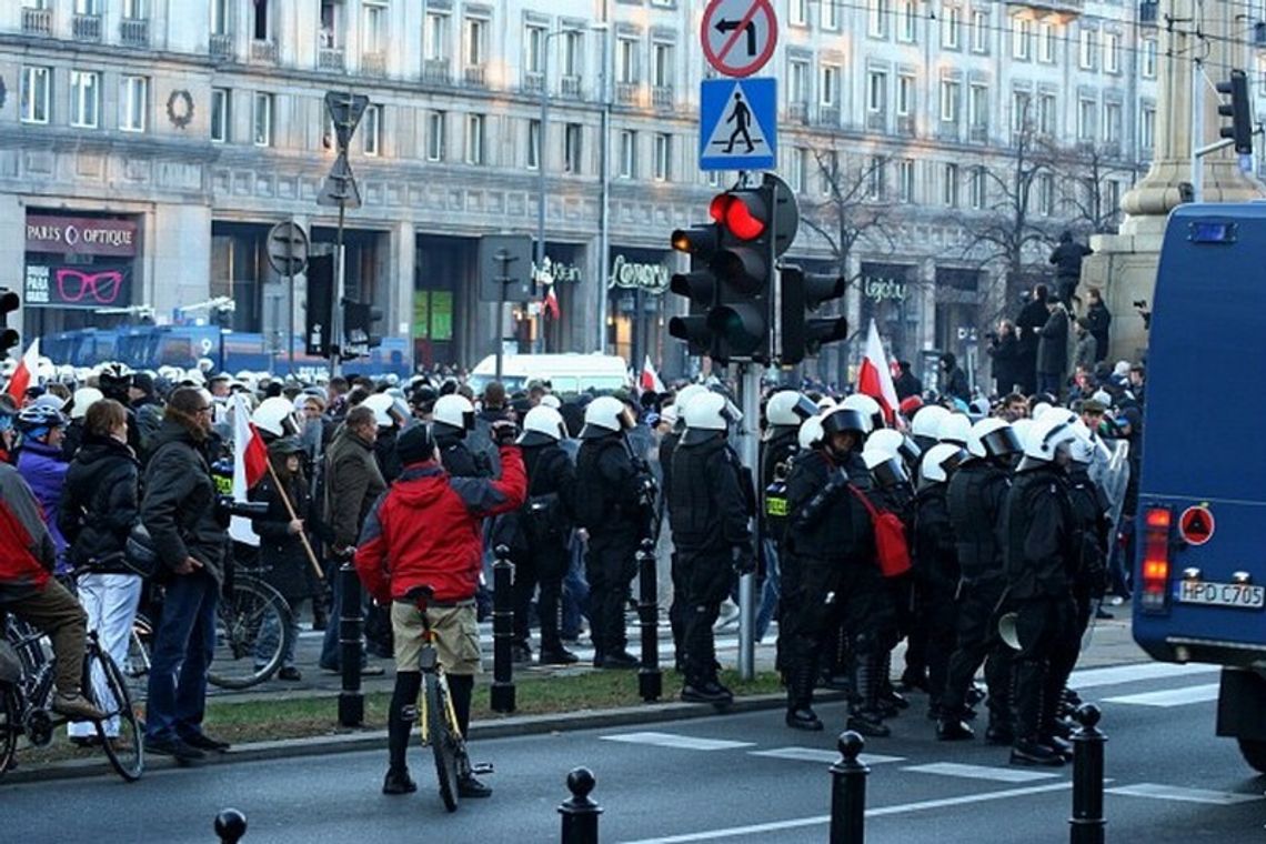 Zamieszki w Warszawie: Są pierwsze wyroki za napaść na policjanta
