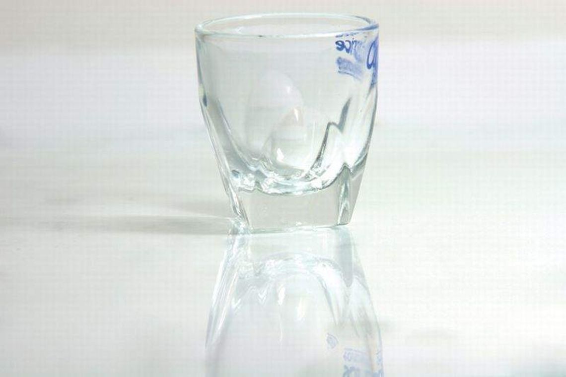 Zamknął drzwi na klucz i spił dzieci do nieprzytomności