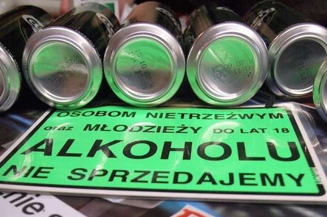 Zamknęli sklepy, żeby alkohol nie lał się w parku