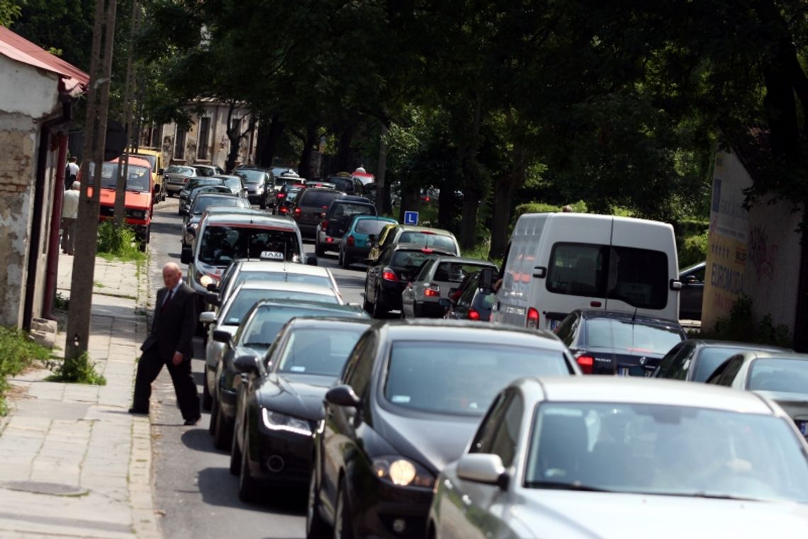 Zamknięte skrzyżowanie Lubartowskiej z Unicką: Korki i zamieszanie Zamknięte skrzyżowanie Lubartowskiej z Unicką: Korki i zamieszanie