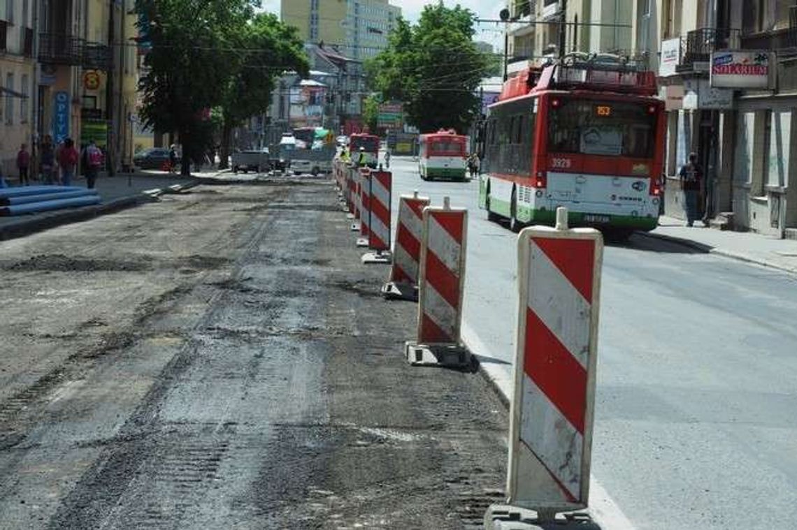 Zamknięto odcinek ul. Narutowicza. Policjanci musieli zawracać kierowców Zamknięto odcinek ul. Narutowicza. Policjanci musieli zawracać kierowców
