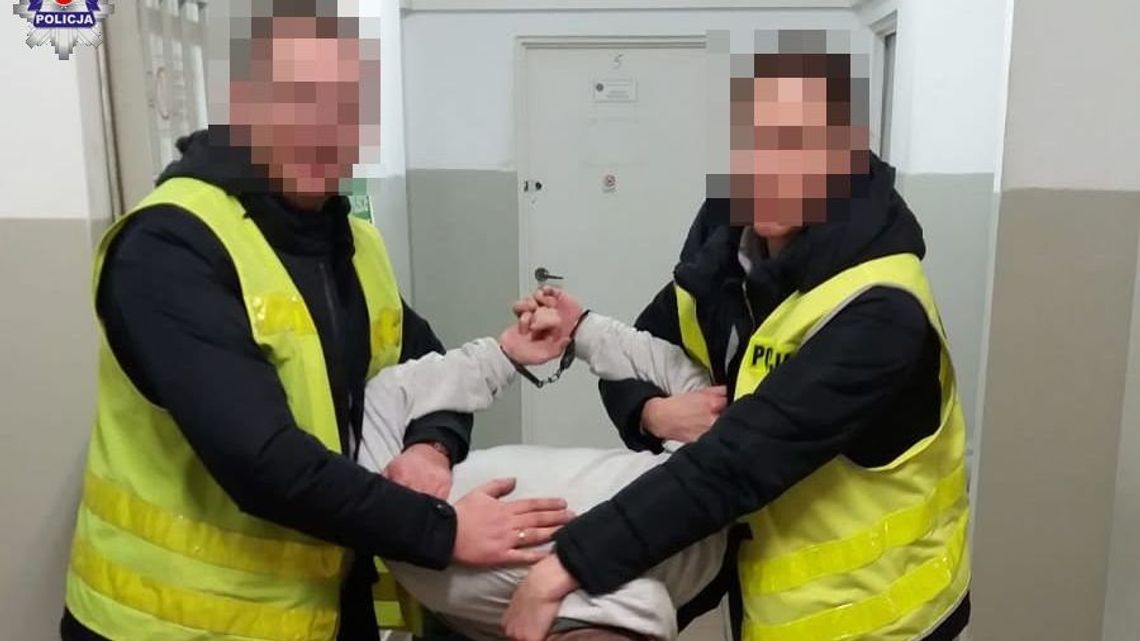 Zamknięty dom, pokój z zamurowanymi oknami. Nawet taka kryjówka na nic się zdała