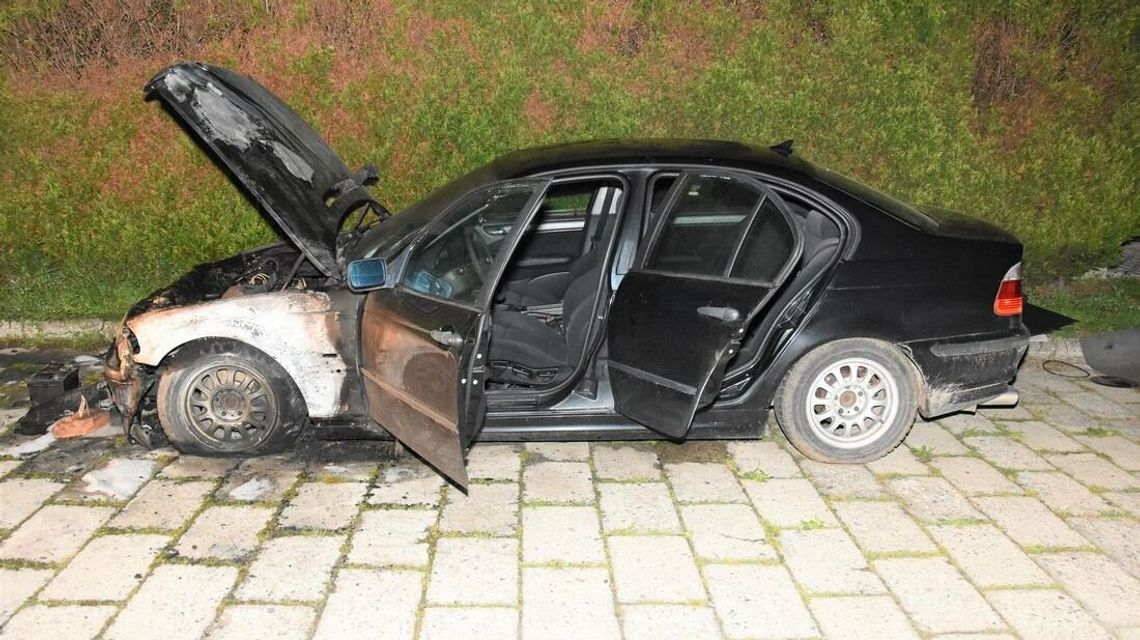 Zamojscy policjanci złapali podpalacza. Oblał samochód łatwopalną cieczą