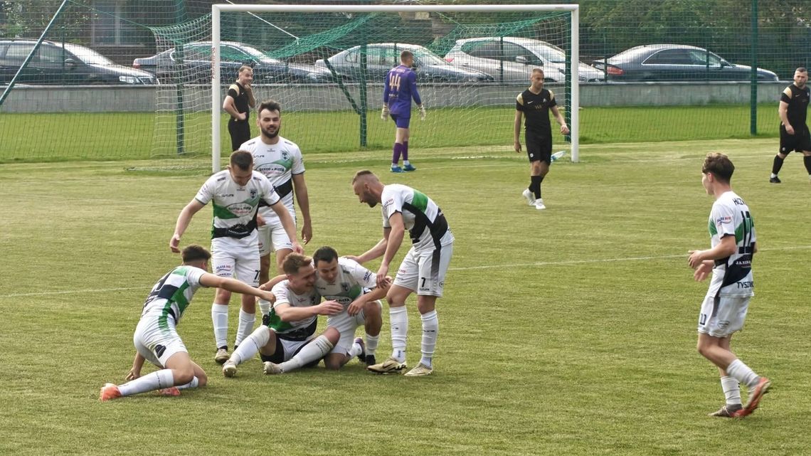 Zamojska klasa okręgowa. Kapitany mecz pomiędzy Huczwą Tyszowce, a Gromem Różaniec Zamojska klasa okręgowa. Kapitany mecz pomiędzy Huczwą Tyszowce, a Gromem Różaniec