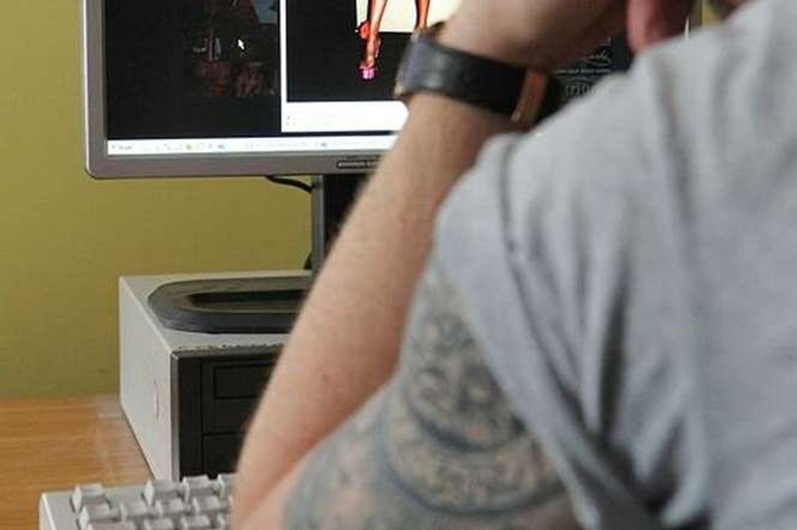 Zamość: 21-latek namawiał dzieci do rozbierania się Zamość: 21-latek namawiał dzieci do rozbierania się