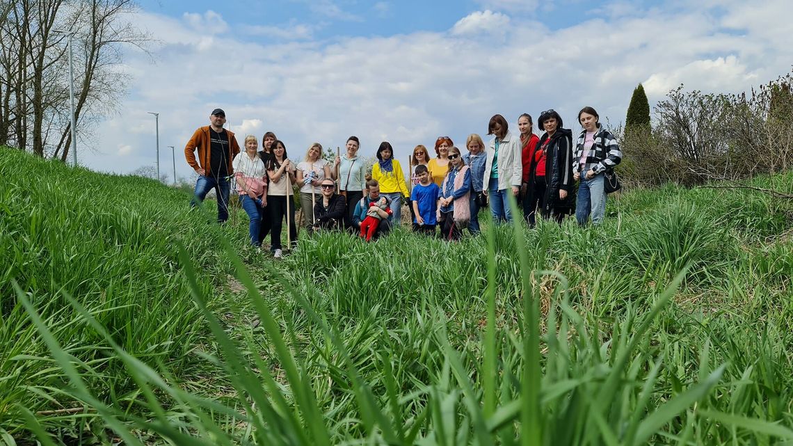Zamość: Drzewka polsko-ukraińskiej przyjaźni rosną nad zalewem [zdjęcia]