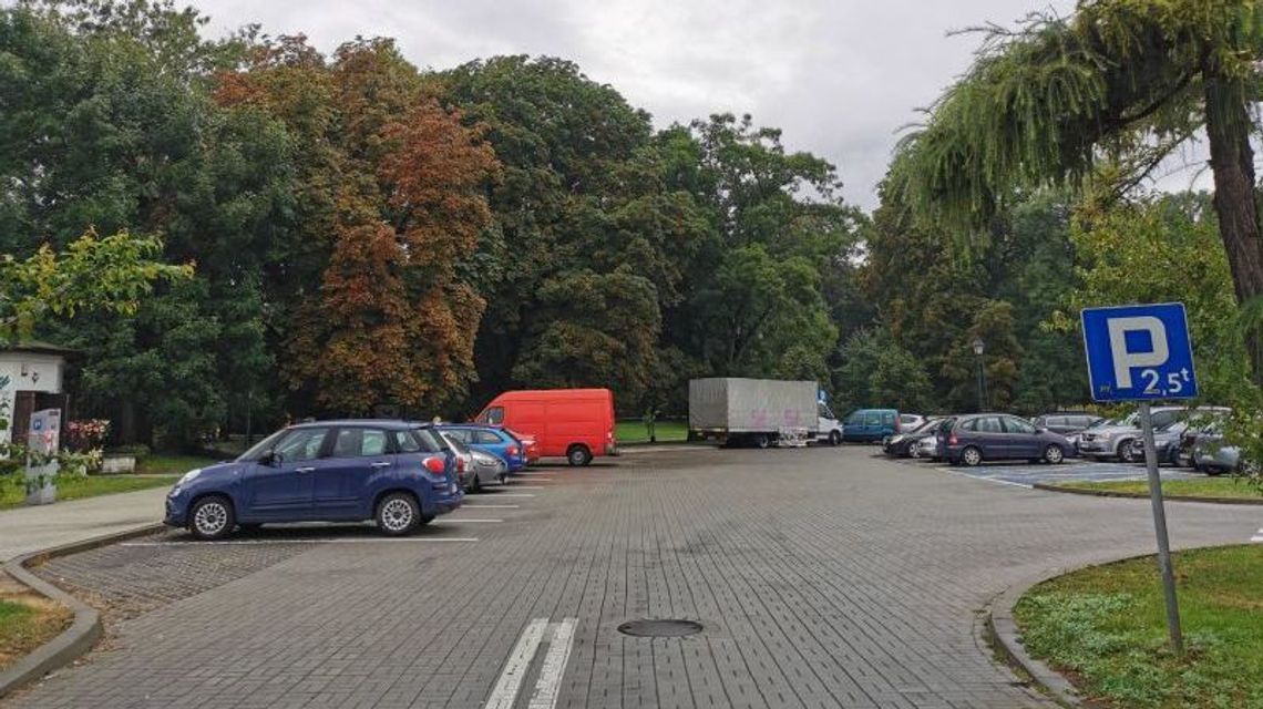 Zamość: Dwa bezpłatne parkingi od dziś są płatne Zamość: Dwa bezpłatne parkingi od dziś są płatne