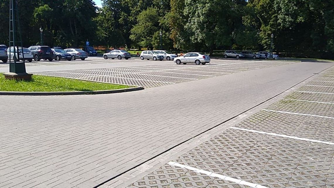 Zamość i zagadka płatnego parkowania. Czy nowe parkingi w strefie są legalne?