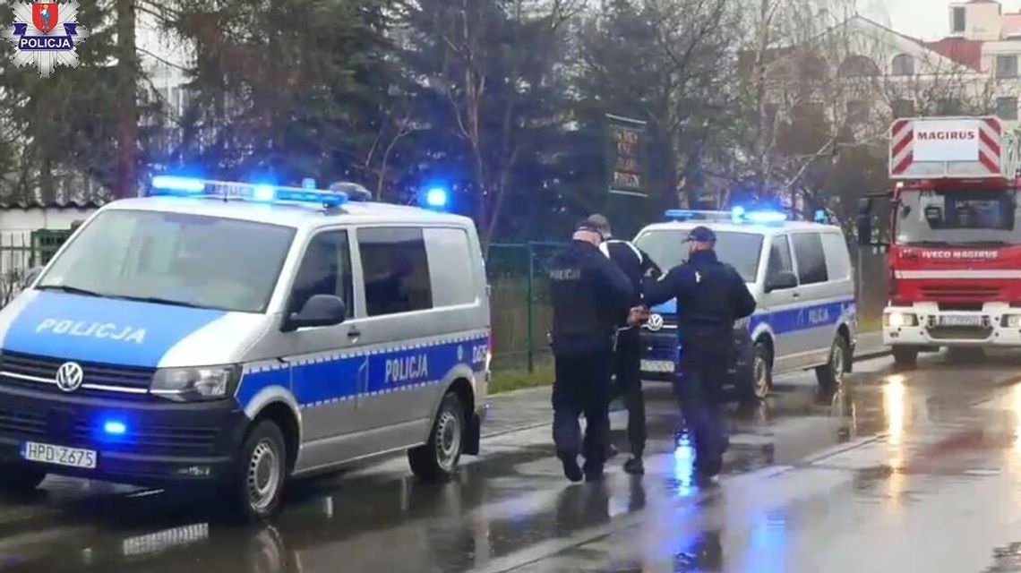 Zamość. Mężczyzna zabarykadował się w domu. Groził, że wysadzi blok