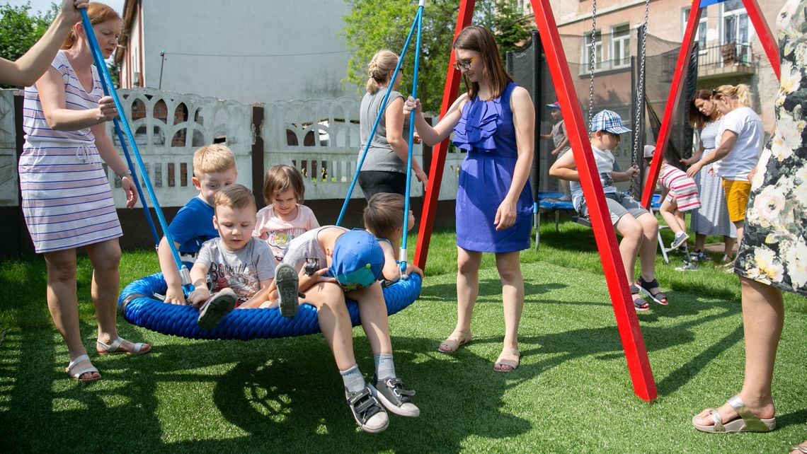 Zamość: Nowe zabawy na nowym placu [zdjęcia]