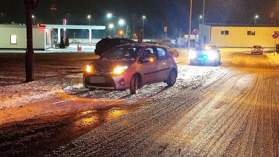 Zamość. Pieszy wpadł pod samochód. Policja przypomina zasady w "strefie ruchu"