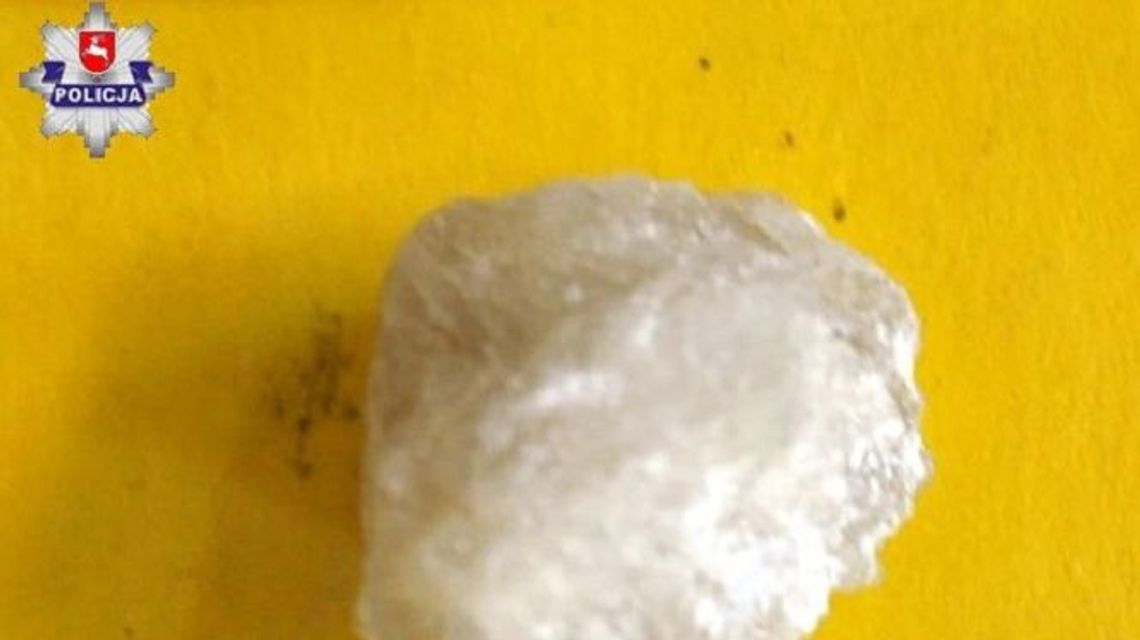 Zamość: Pojechali na interwencję domową, a znaleźli poszukiwanego i narkotyki