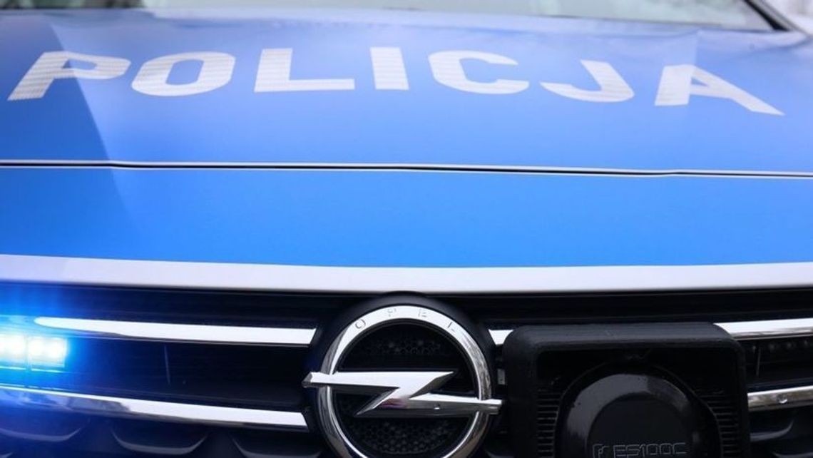 Zamość: policja opublikowała zdjęcia z kradzieży w drogerii. Internauci błyskawicznie rozpoznali sprawczynię