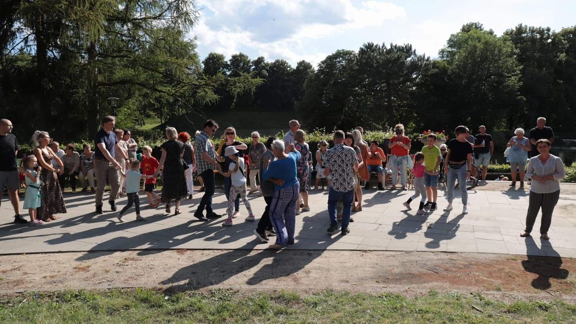 Zamość. Potańcówka w parku, tym razem w rytmie latino