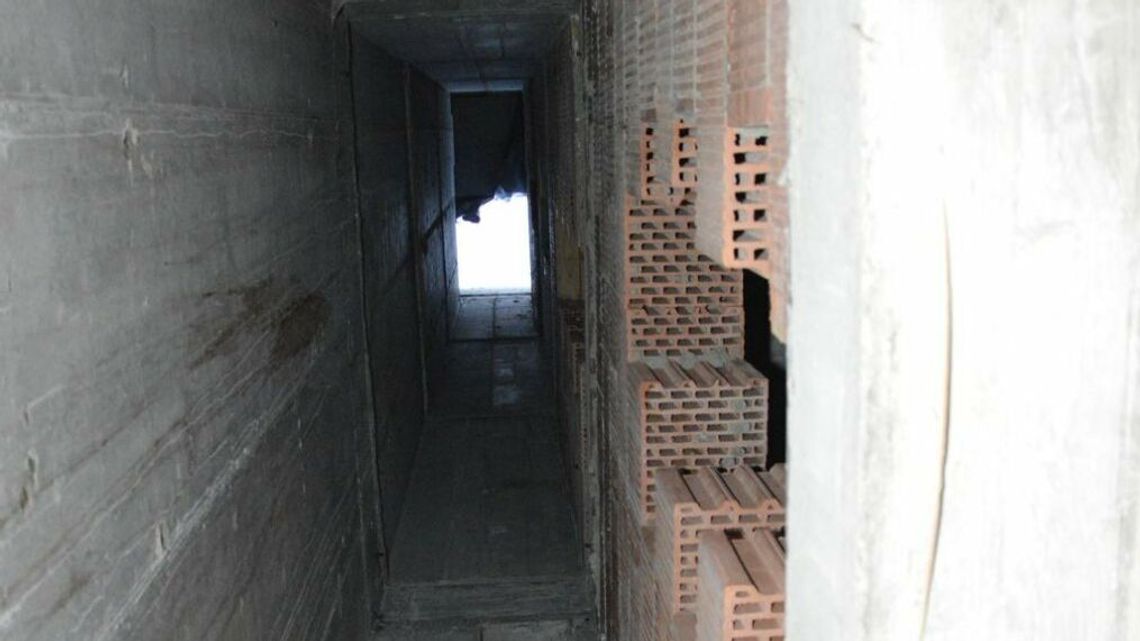 Zamość. Pracownik spadł szybem wentylacyjnym z dużej wysokości Zamość. Pracownik spadł szybem wentylacyjnym z dużej wysokości