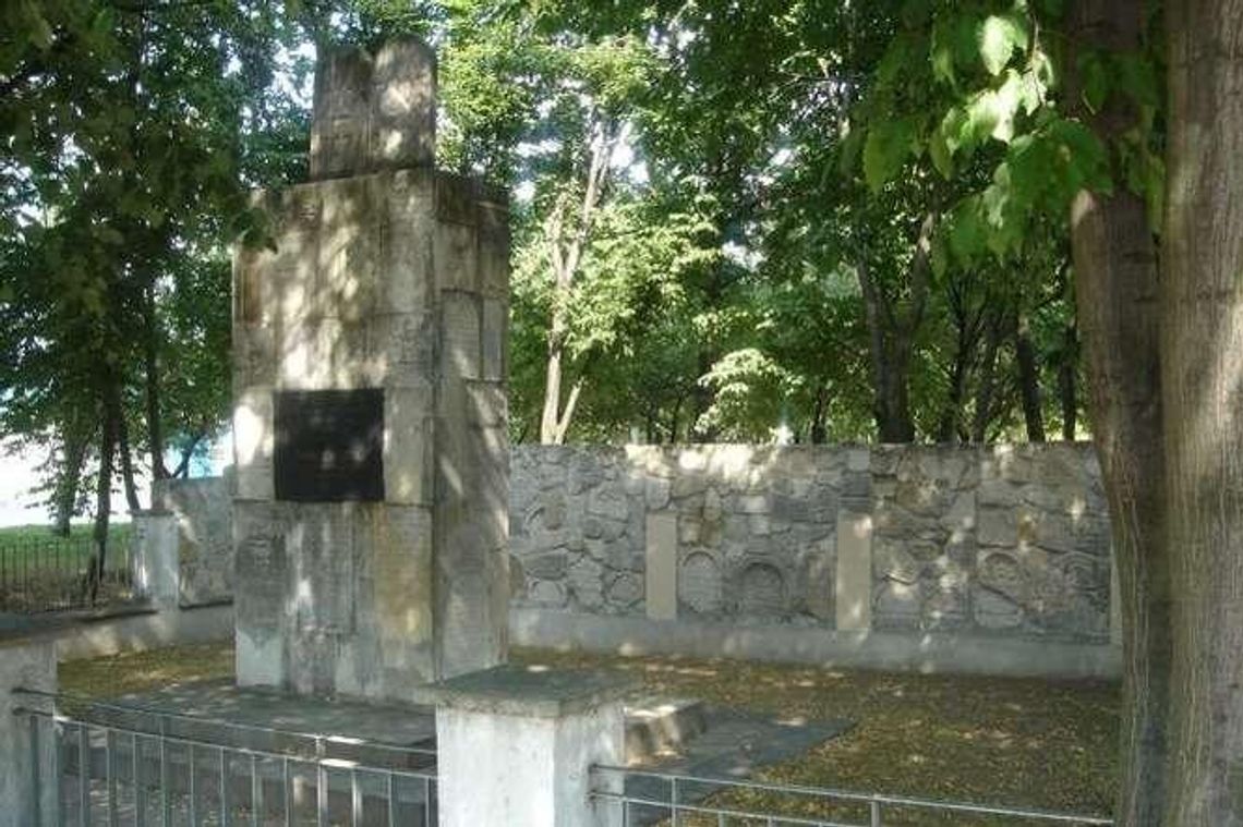Zamość: Przekazali pieniądze na remont Pomnika Pamięci Żydów