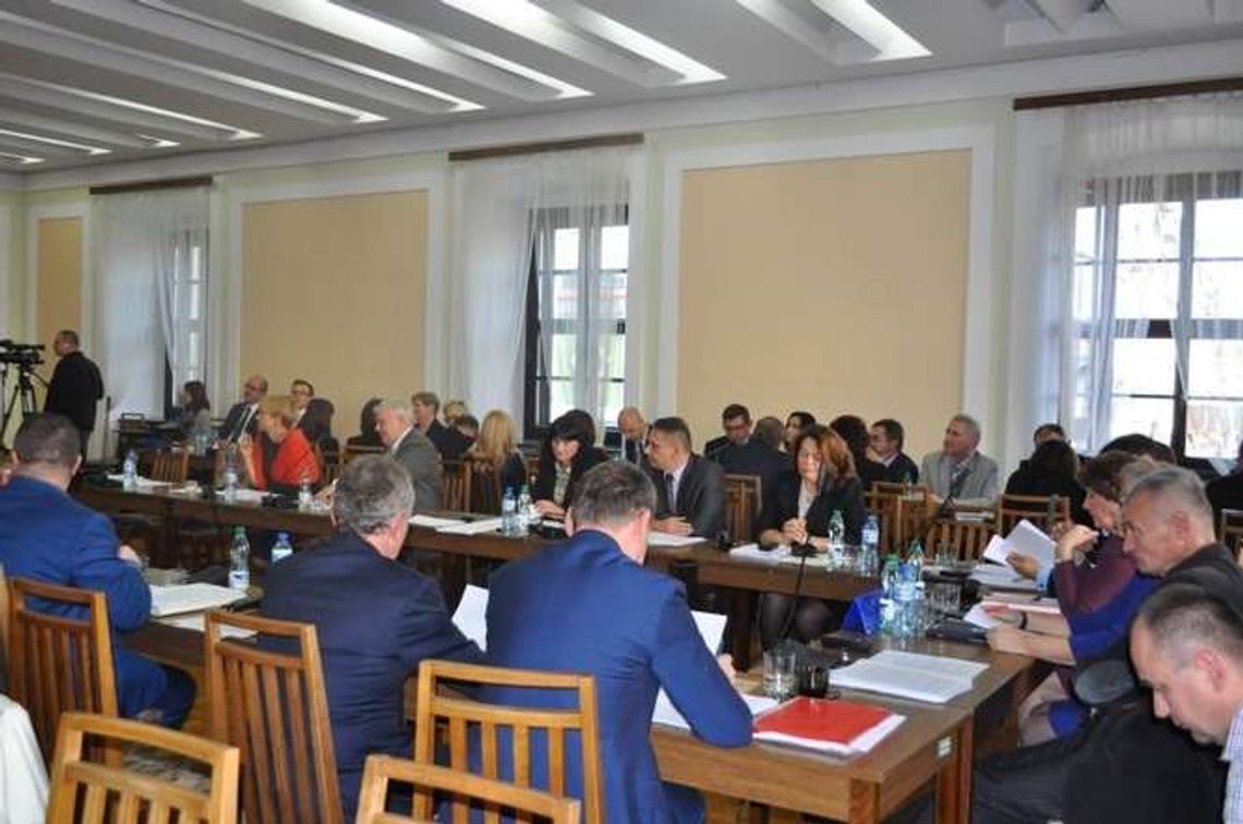 Zamość. Radni obronili podatki od domów i gruntów, prezydent chciał podwyżek