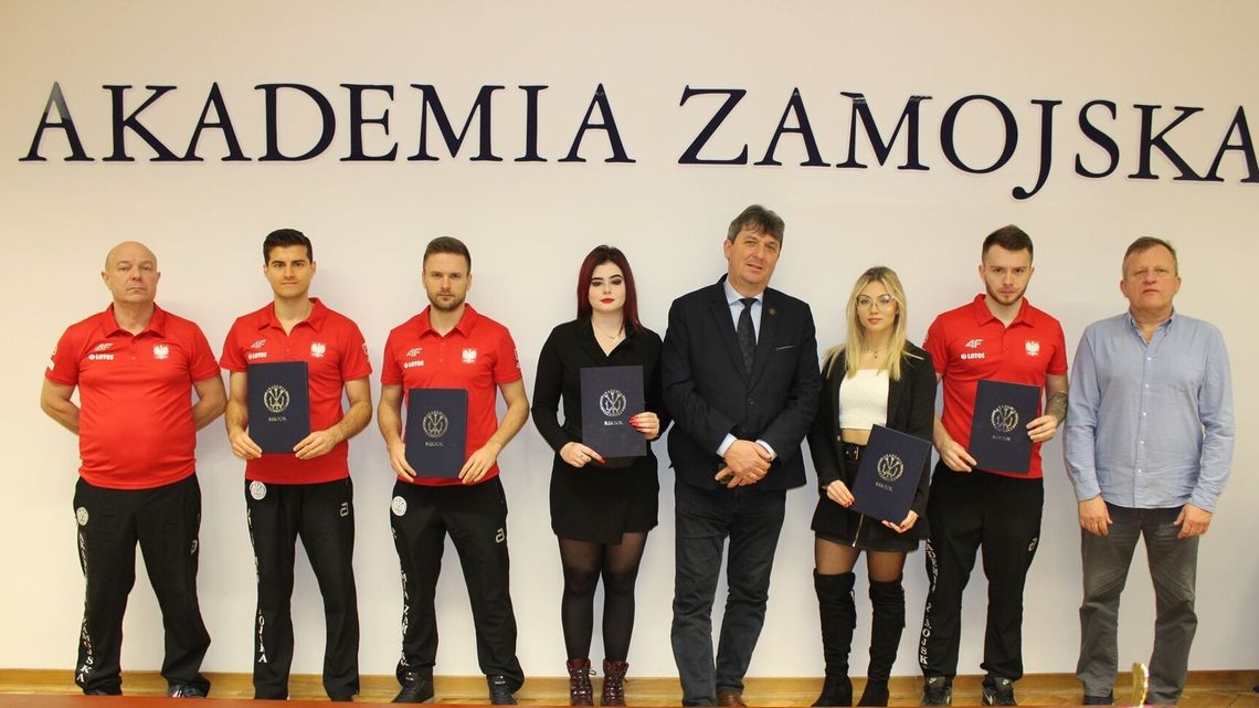 Zamość. Rektor sypnął groszem dla sportowców Zamość. Rektor sypnął groszem dla sportowców