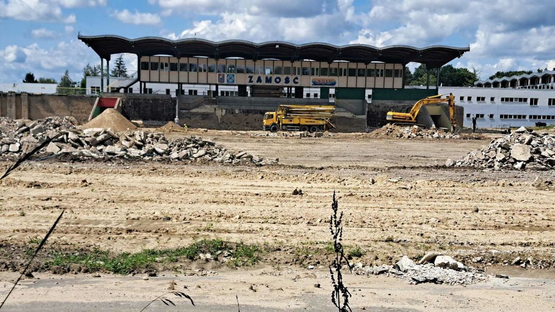 Zamość. Stadion OSiR w budowie. Jest problem z przetargiem