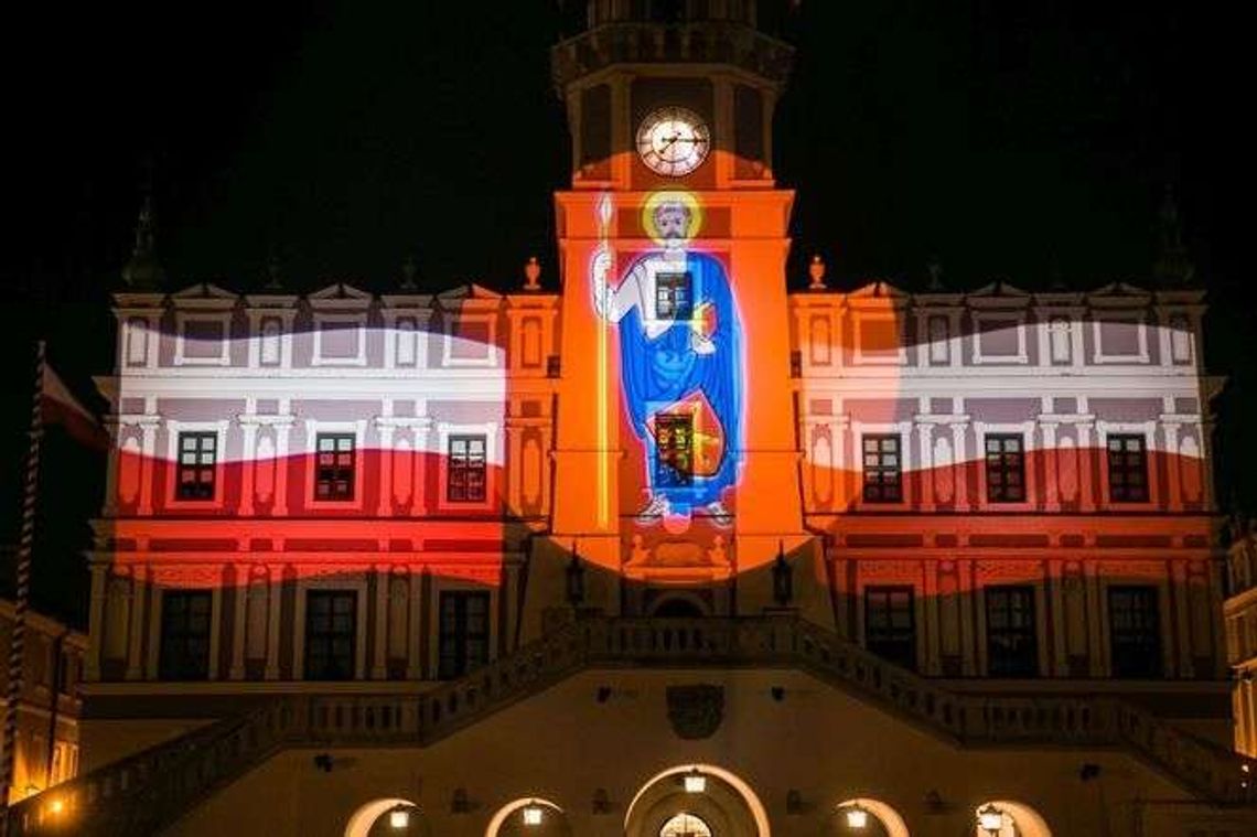 Zamość świętuje. Tak wieczorem wyglądał Ratusz