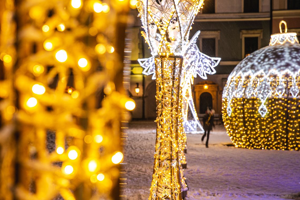 Zamość w świątecznych dekoracjach. Lodowisko też działa