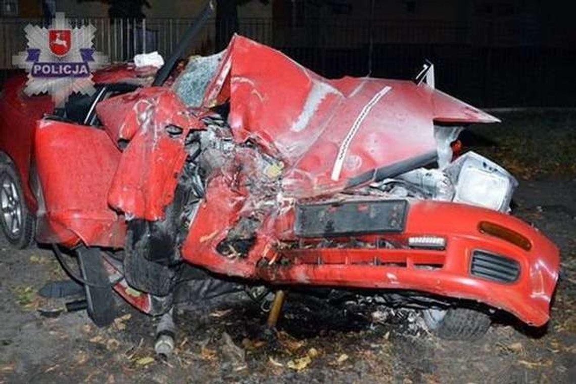 Zamość: Wypadł z drogi i rozbił samochód. Trafił do szpitala