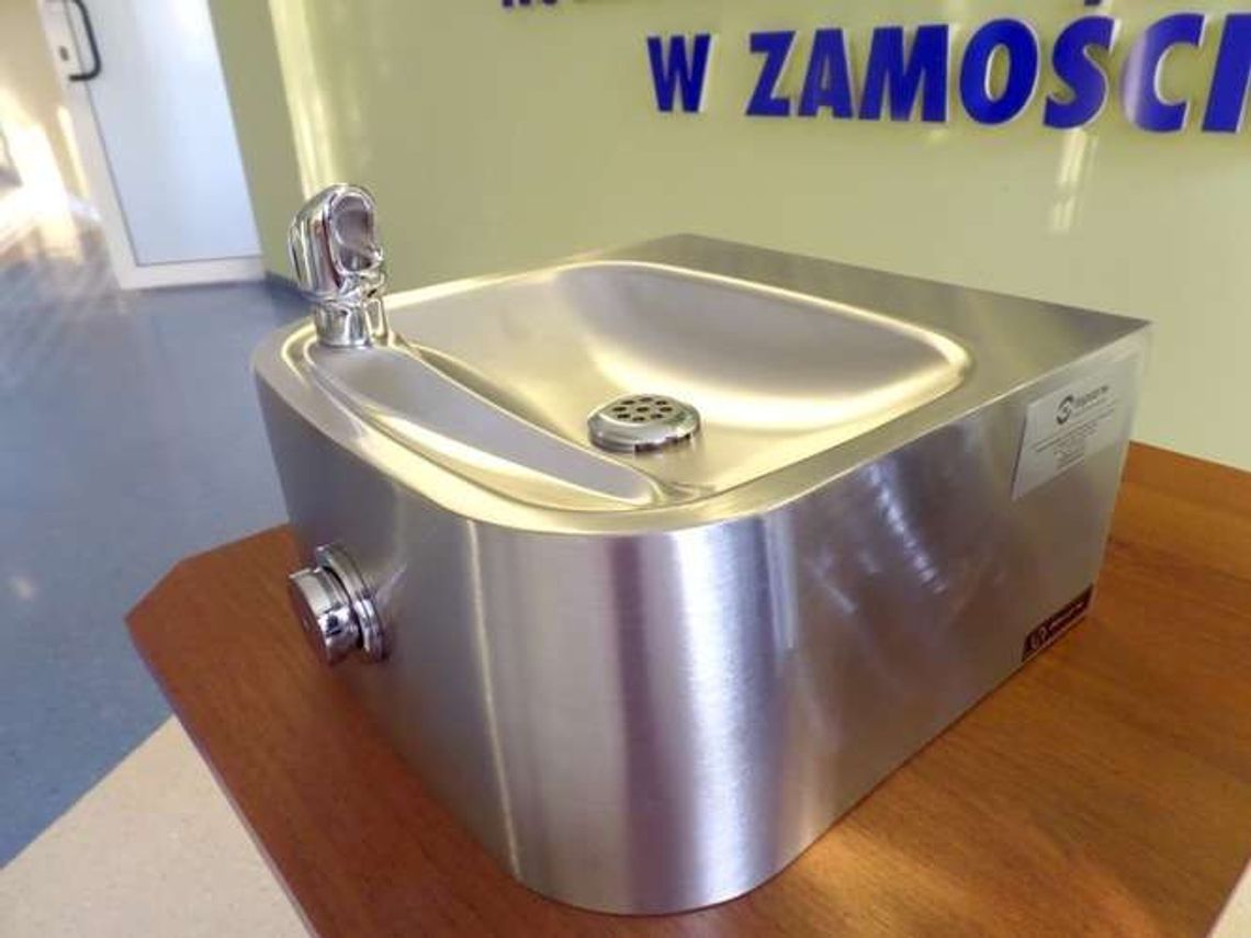 Zamość. Zainstalują w szkołach poidełka dla uczniów