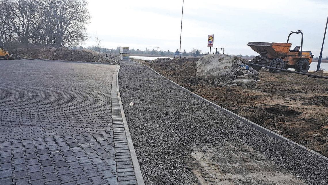 Zamość. Zalewowy plac budowy. Efekty latem Zamość. Zalewowy plac budowy. Efekty latem