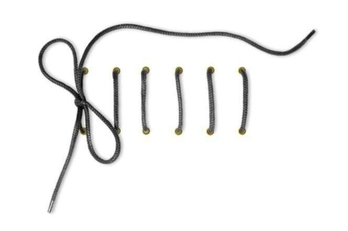 Zamówiła buty przez internet za ponad 300 zł. Dostała same sznurówki