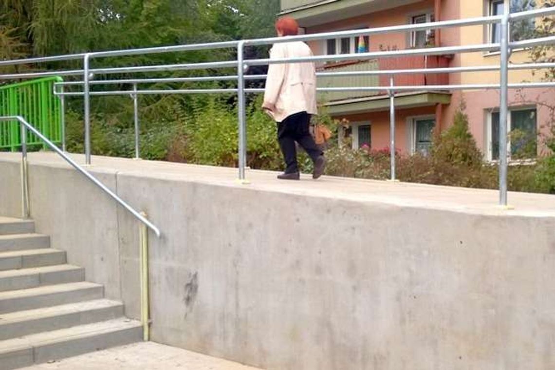 Zamówili barierki, które wcale nie chronią. "To nasze niedopatrzenie"