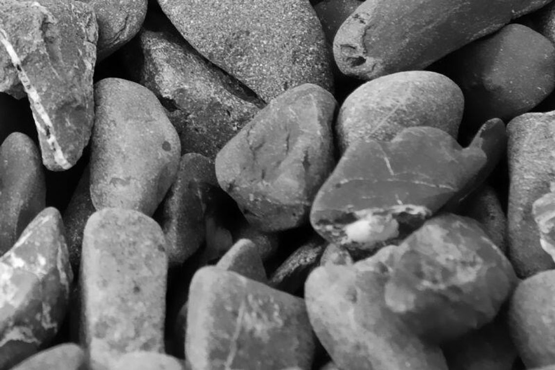 Zamówili telefony. Dostali kamienie i woreczek ryżu