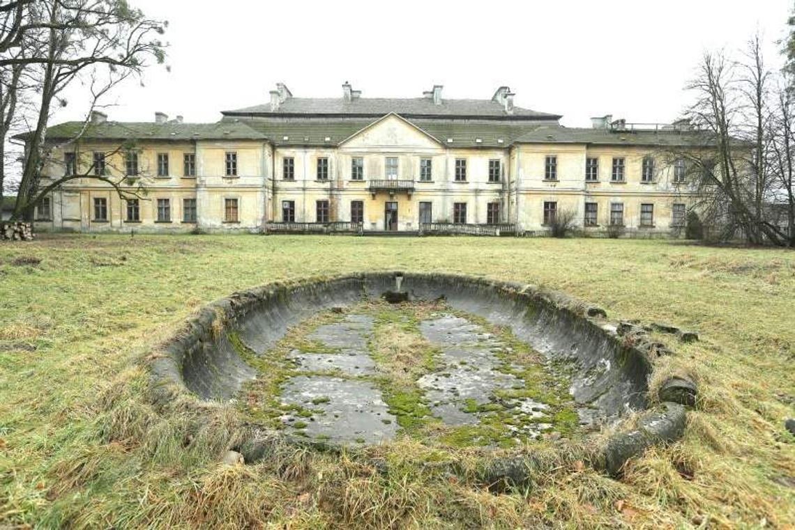Zamoyscy walczą o pałac Klemensów. Ministerstwo podważyło decyzję wojewody