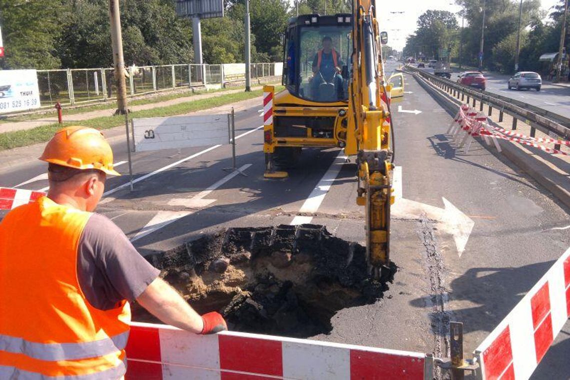 Zapadła się jezdnia na skrzyżowaniu Kraśnickiej i Zana (zdjęcia)