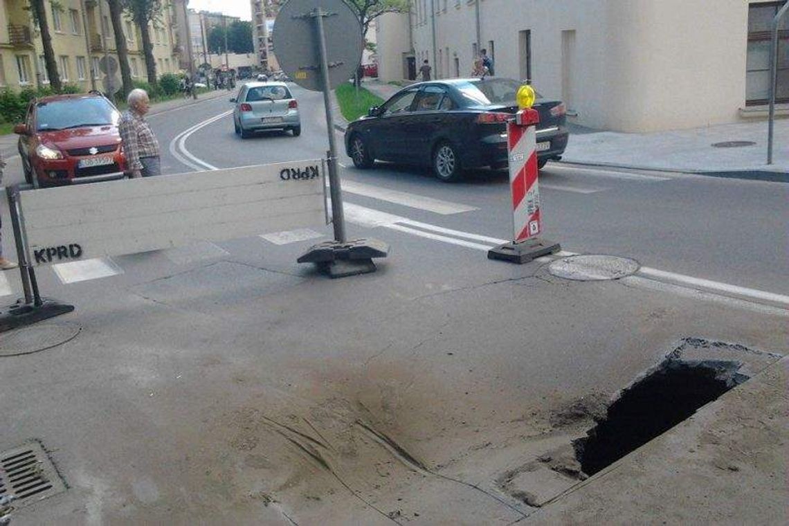 Zapadła się jezdnia na ul. Hempla. Są utrudnienia