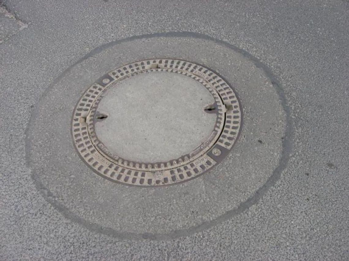 Zapadnięte studzienki przestaną być koszmarem kierowców Zapadnięte studzienki przestaną być koszmarem kierowców