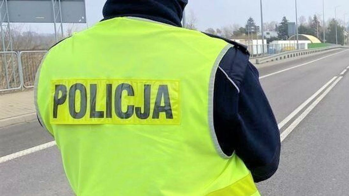 Zaparkował w rowie i bełkotał. Kierowca skody ma spore kłopoty 