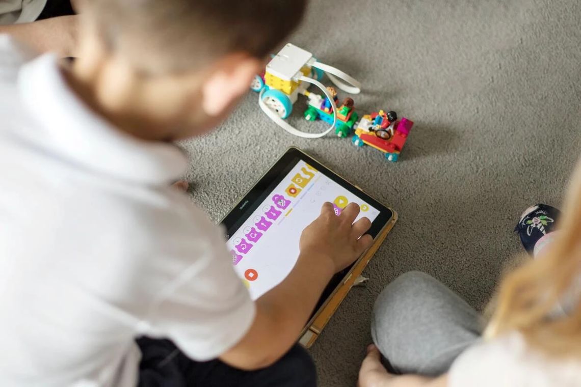 Zapisz swoje dziecko na warsztaty dla dzieci z robotyki w Lublinie! Dziecko na warsztatach z robotyki