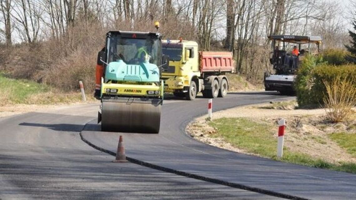 Zapomnieli o kawałku asfaltu? Nie, tak miało być Zapomnieli o kawałku asfaltu? Nie, tak miało być