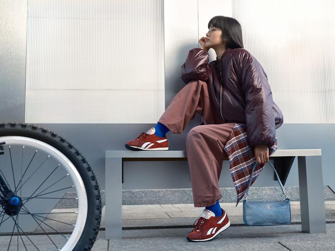 Zapomnij o rurkach! Zobacz, jakie szerokie spodnie damskie dominują na wybiegach