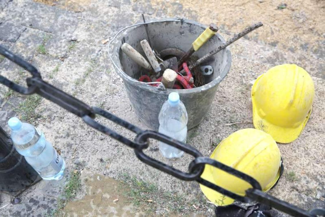 Żar leje się z nieba, a pracodawca skąpi wody. Skargi do inspekcji pracy