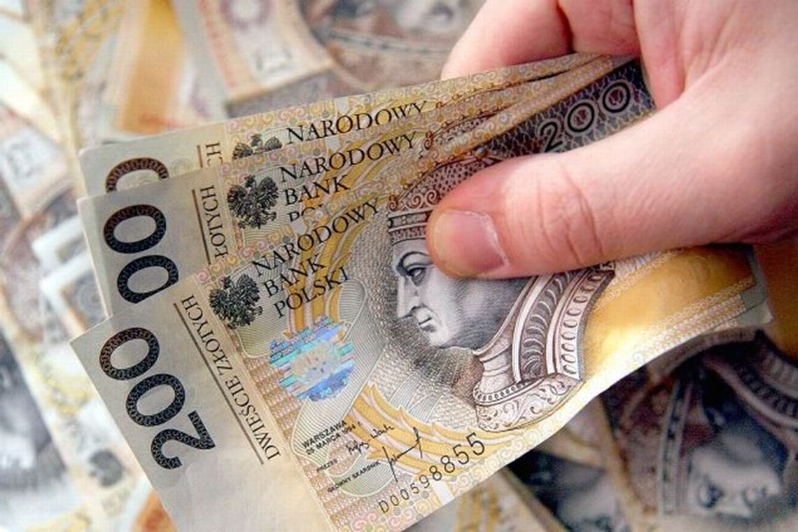 Zarabiamy coraz więcej, ale ubywa miejsc pracy Zarabiamy coraz więcej, ale ubywa miejsc pracy