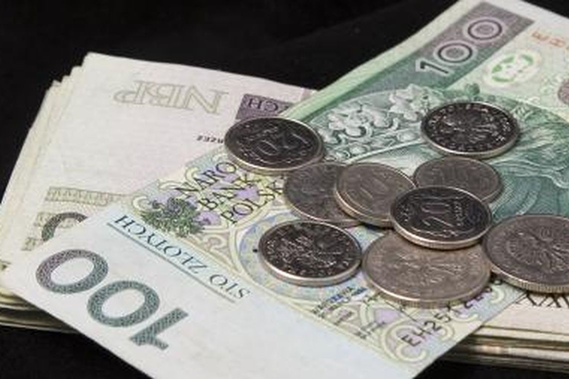 Zarabiamy o ponad 130 zł więcej niż rok temu