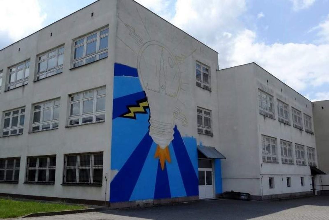 Żarówka zaświeci na ścianie