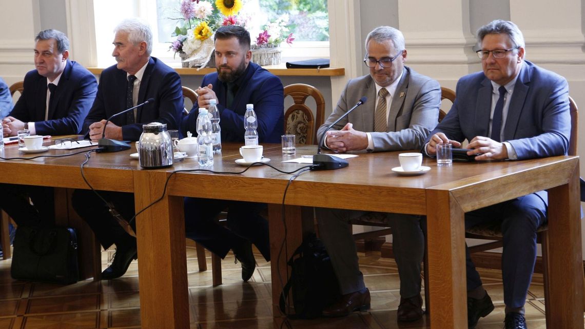 Zarząd coraz droższy. Piąty członek już na etacie Zarząd coraz droższy. Piąty członek już na etacie