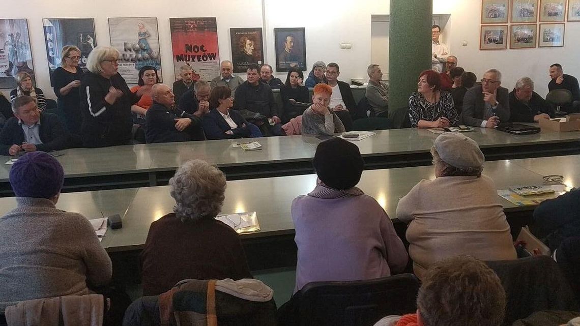 Zarządcy wspólnot i spółdzielni pokłócili się z urzędnikami. „Nie straszcie nas karami, tylko dajcie kubły"