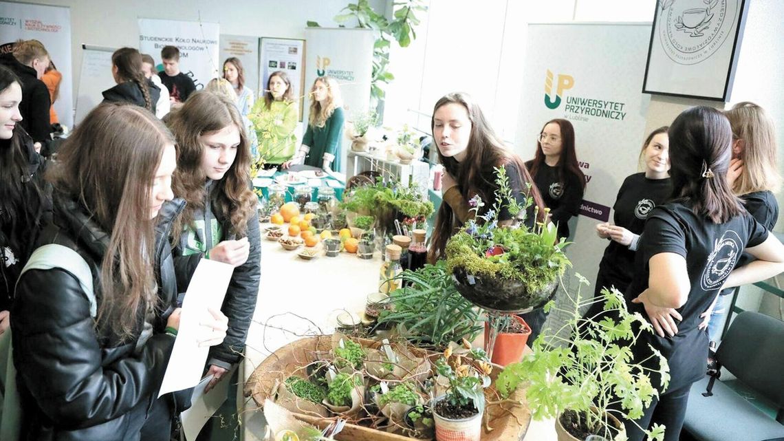 Zarzucają sieci na przyszłych studentów Zarzucają sieci na przyszłych studentów