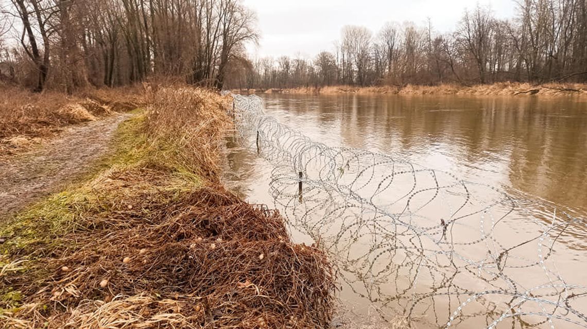 Zasieki nad Bugiem częściowo pod wodą. Co na to Ministerstwo Obrony Narodowej?
