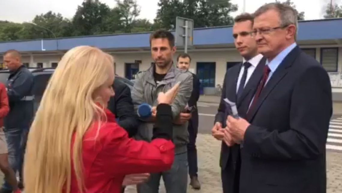 Zaskakująca sytuacja na konferencji kandydatów PiS w wyborach. Tego się nie spodziewali Zaskakująca sytuacja na konferencji kandydatów PiS w wyborach. Tego się nie spodziewali